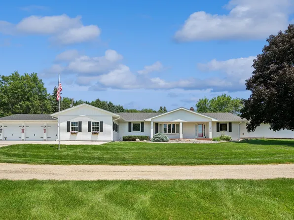 29199 170th Ave, Long Grove, IA 52756