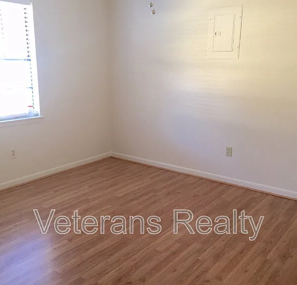 867 Vee St — Photo 7