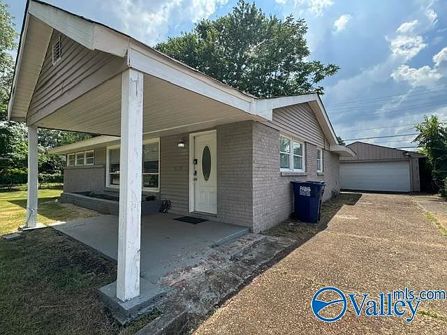 3 bed, 1.0 bath, 1585 sqft, $1,645 — Photo 4