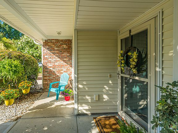 3rd image of 1113 Santa Elena Way