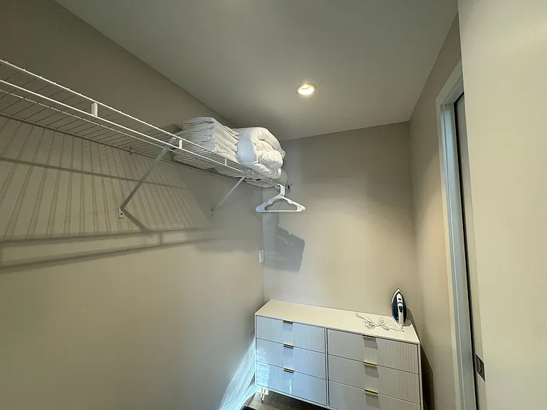 McKinnley Apartments - Luxury Studios! — Photo 9