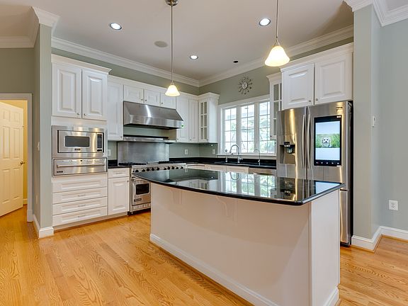 2nd image of 9407 Brambly Ln