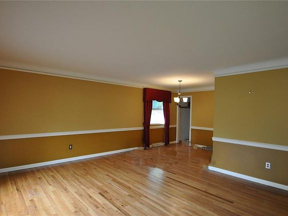 4th image of 3148 W 231st St