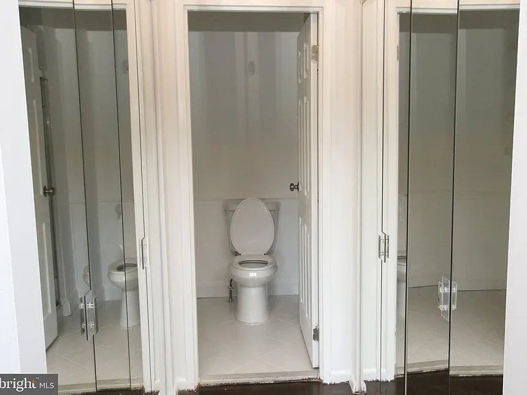 210 James Ct — Photo 17