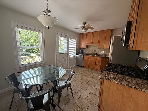 5th image of 1757 Linden St
