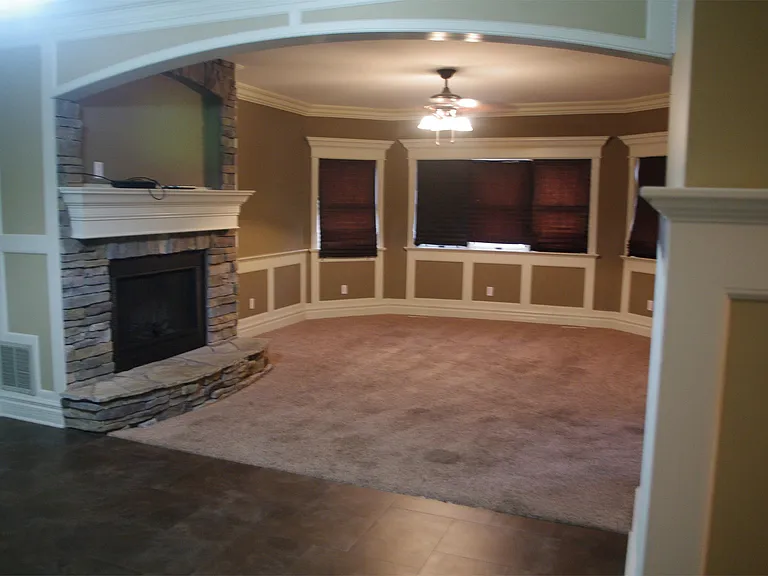 907 Vandalia St — Photo 23