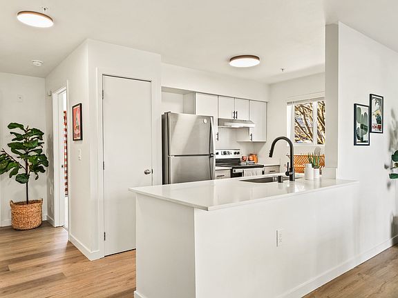 5th image of 14611 Admiralty Way #L305