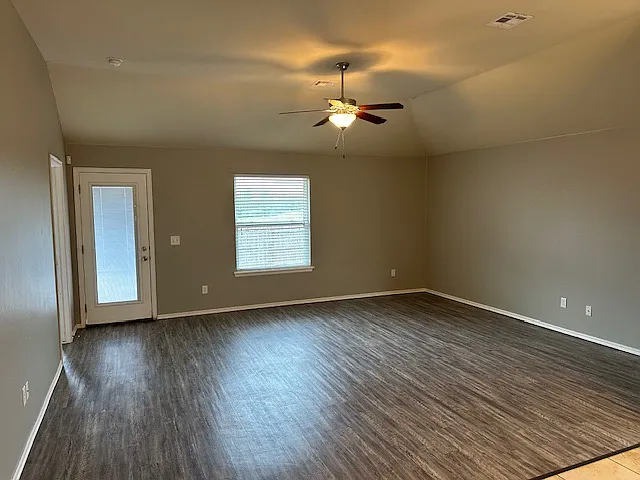 3 bed, 1430 sqft, $1,575 — Photo 4
