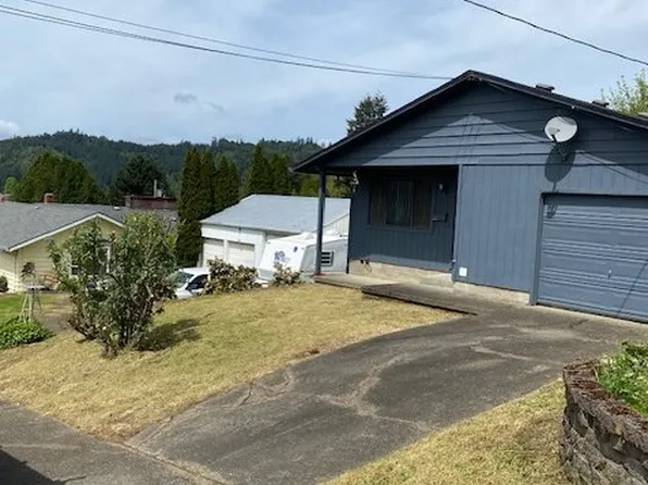 1125 Maple St, Myrtle Point, OR 97458