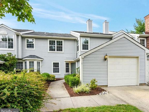 2nd image of 7 Trumbull Ct
