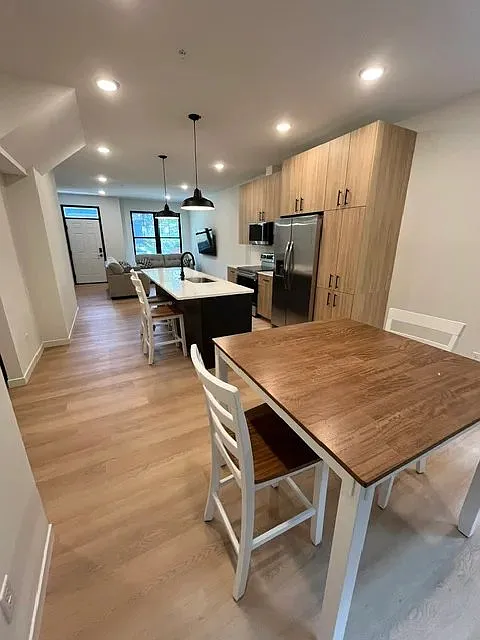 M Lofts Townhome| Spacious 6 Bed 4 Bath|$750 Each Bedroom | Avail 6/1/26|Semi-Furnished — Photo 3