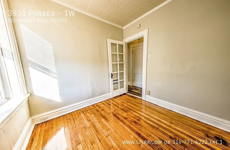 Very Nice 2 Bedroom 1 Bath Unit In Great Condition With A Lot Of Space On A Very Good South City ... — Photo 3