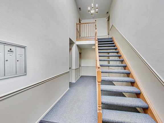 3rd image of 2 Aberdeen Ct Unit W2
