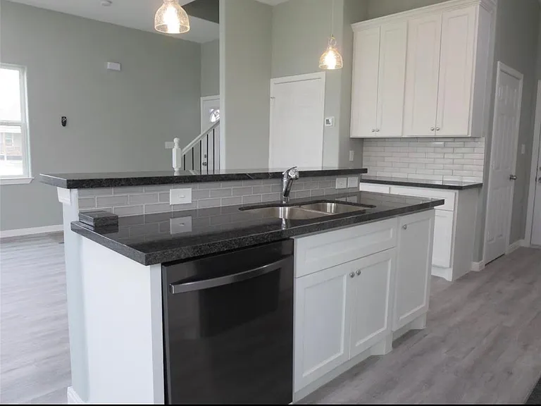 206 S 6th St — Photo 5