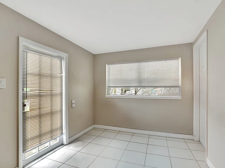 3208 NE 8th Ct #1 — Photo 10