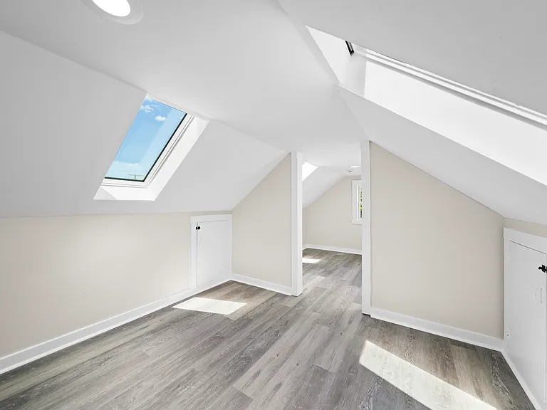 70 Lambert St — Photo 14
