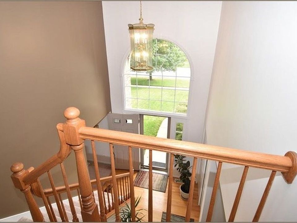 1st image of 409 Sharon Ln