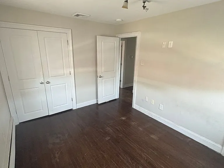 210 Trinity Ave — Photo 25
