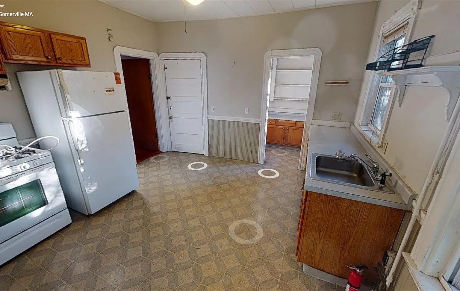 3 bed, 8888 sqft, $4,100 — Photo 2