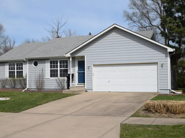 427 S Oak Cir, Gardner, KS 66030