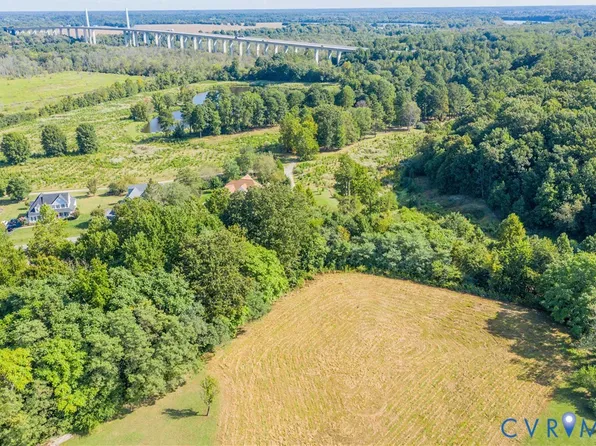 11800 Middlecoff Dr #16, Chester, VA 23836