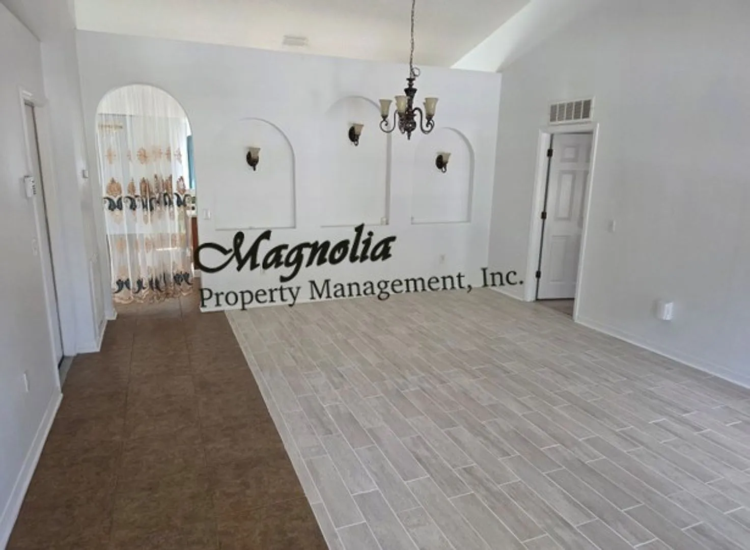 Apopka 4 Bedroom 2 Bathroom — Photo 2