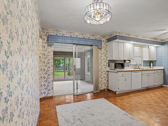 5th image of 2434 Roys Ave