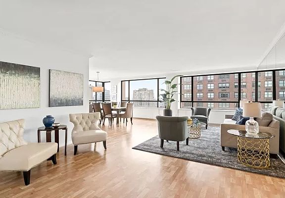 2nd image of 190 E 72nd St APT 31B