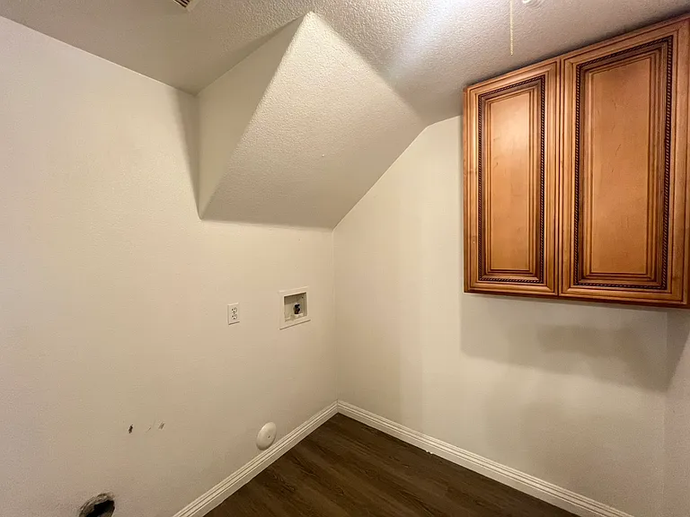 15907 Fountain Ln — Photo 12