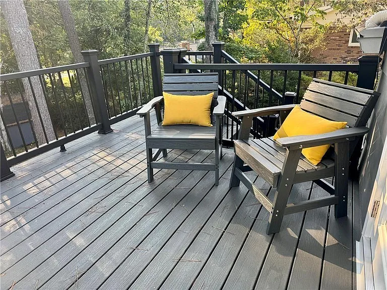 677 Hillandale Cir SW — Photo 29