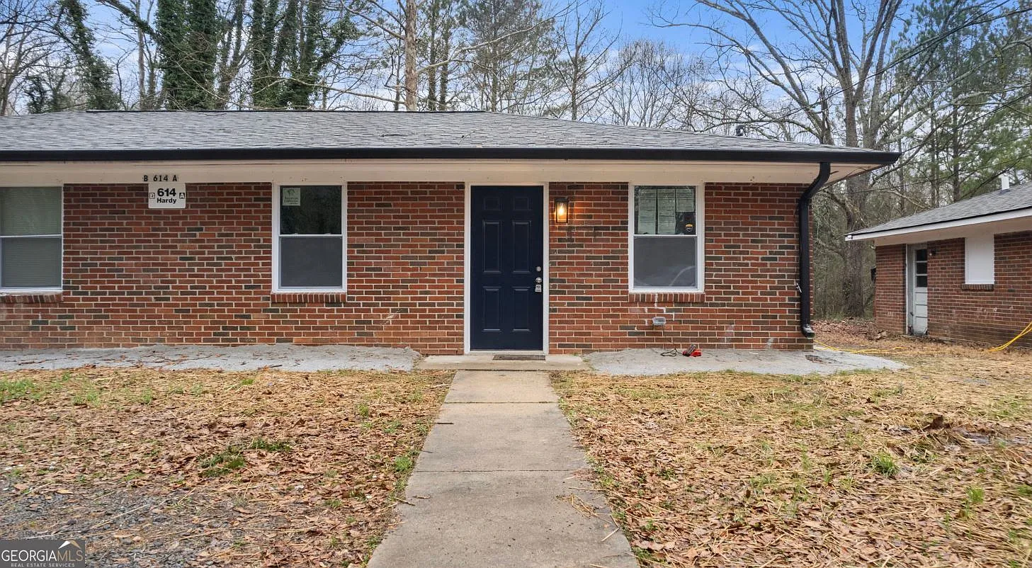 614 Hardy Ave SW #A photo 1