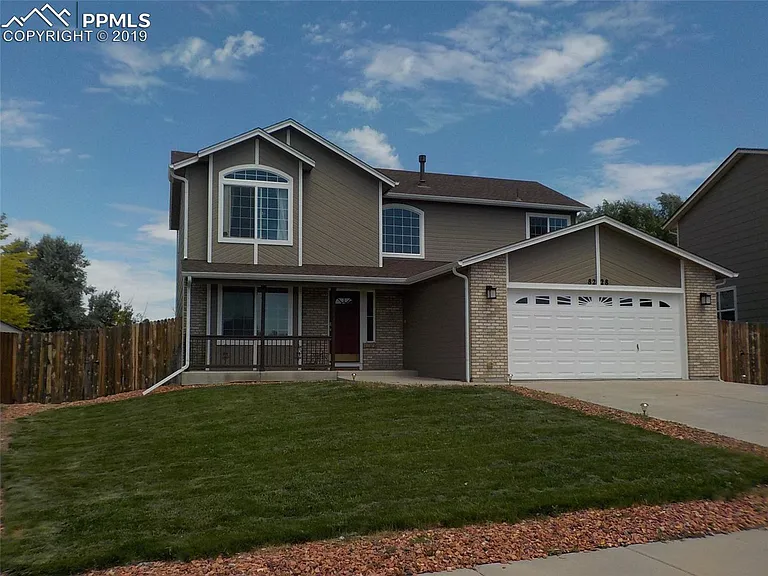 8228 Firethorn Dr — Photo 2