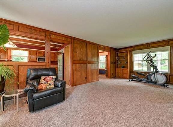 OAK BUILT INS AND LOTS OF NATURAL LIGHT