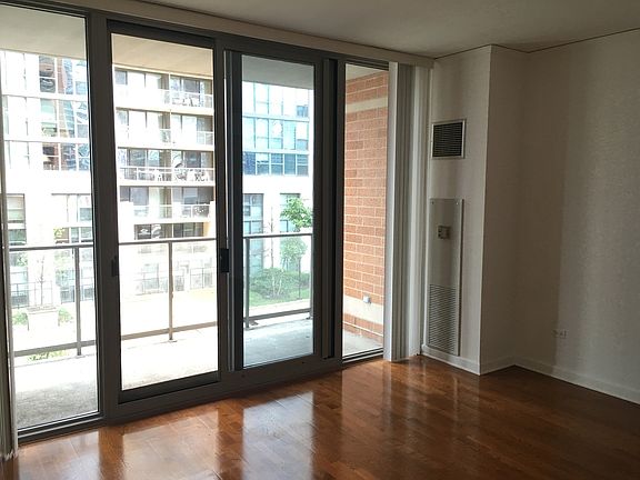 4th image of 420 E Waterside Dr Unit 206