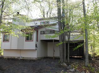 5694 Pembrook Dr, Tobyhanna, PA