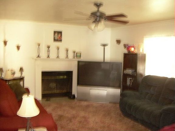 Living room with Fireplace