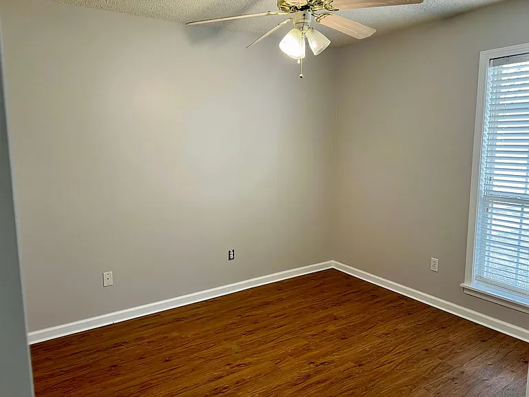 2105 Sheffield Dr — Photo 17