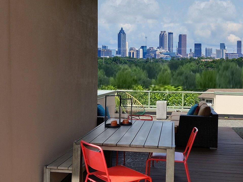 Striking Downtown Views from Private Rooftop Terrace