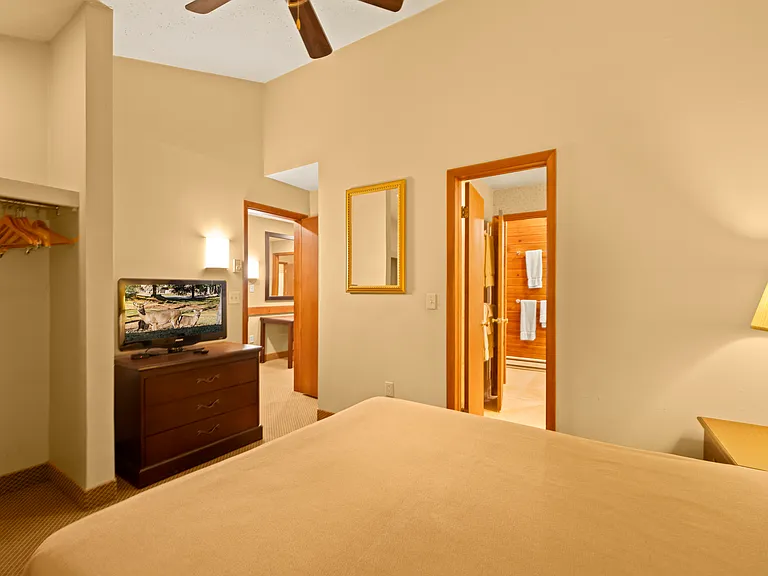 1010A Westwoods Dr — Photo 9