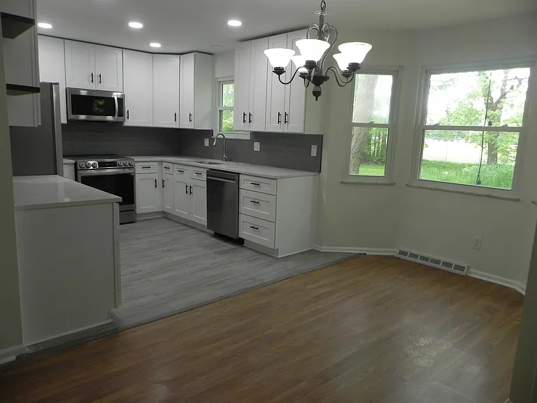 895 E College Ave — Photo 8
