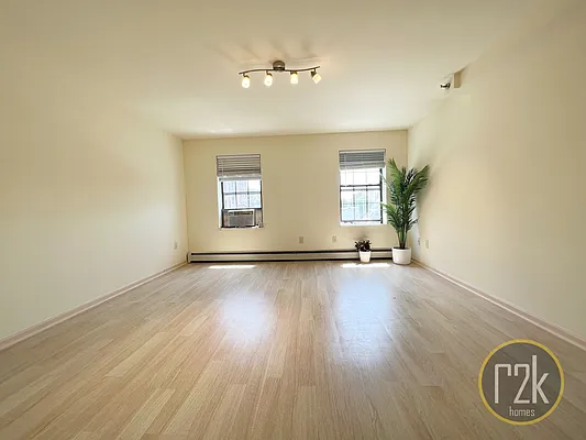 Rented by Realty 2000 Corp | media 9