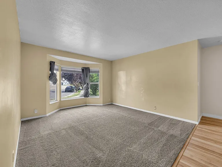 567 N Allanwood Pl — Photo 4