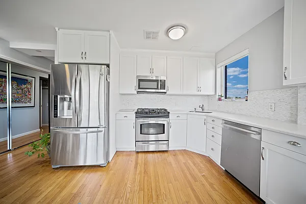 Sold by Bond New York | media 3