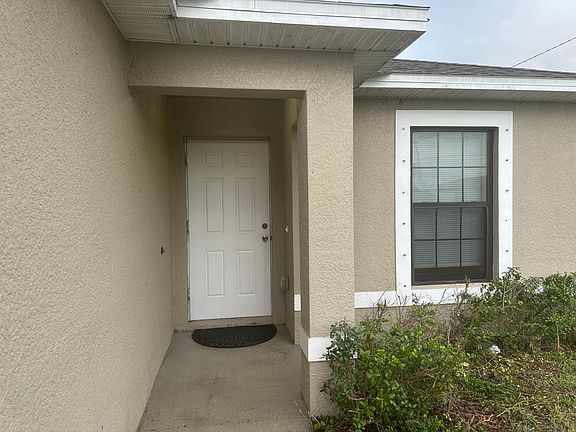 4th image of 1042 SE 10th St