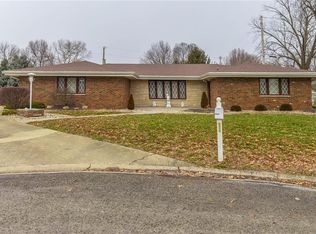 2005 Salmon Dr, Highland, IL 62249
