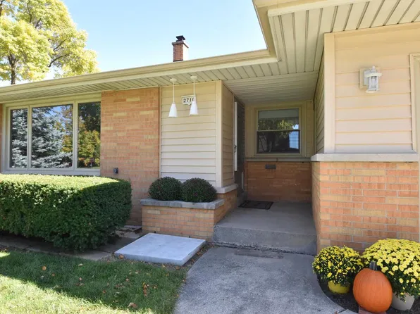2710 S 72nd STREET, West Allis, WI 53219