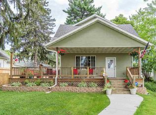 217 10th St, Baraboo, WI 53913