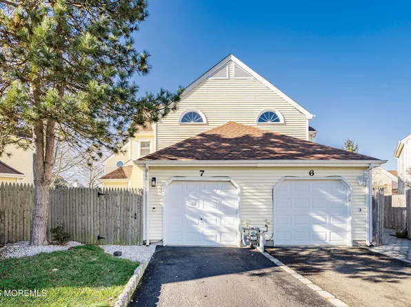 7 Longfellow Court, Freehold, NJ 07728