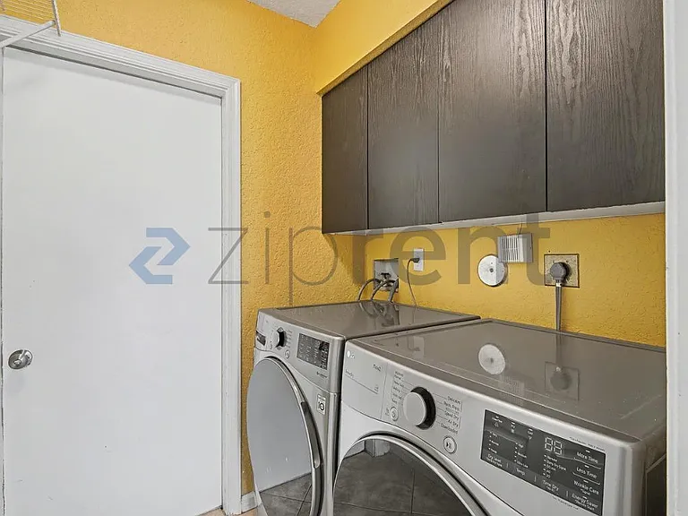 10271 NW 10th Ct — Photo 32