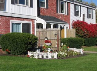 9755 Douglas Ln APT 104, Olmsted Falls, OH 44138